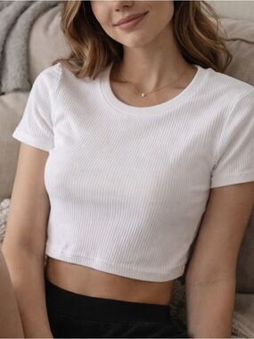 White Ribbed Short Sleeve Crop Top Size Large NWOT